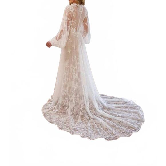 NEW ALL WHO WANDER wynter gown in shades of ivory - Picture 2 of 2